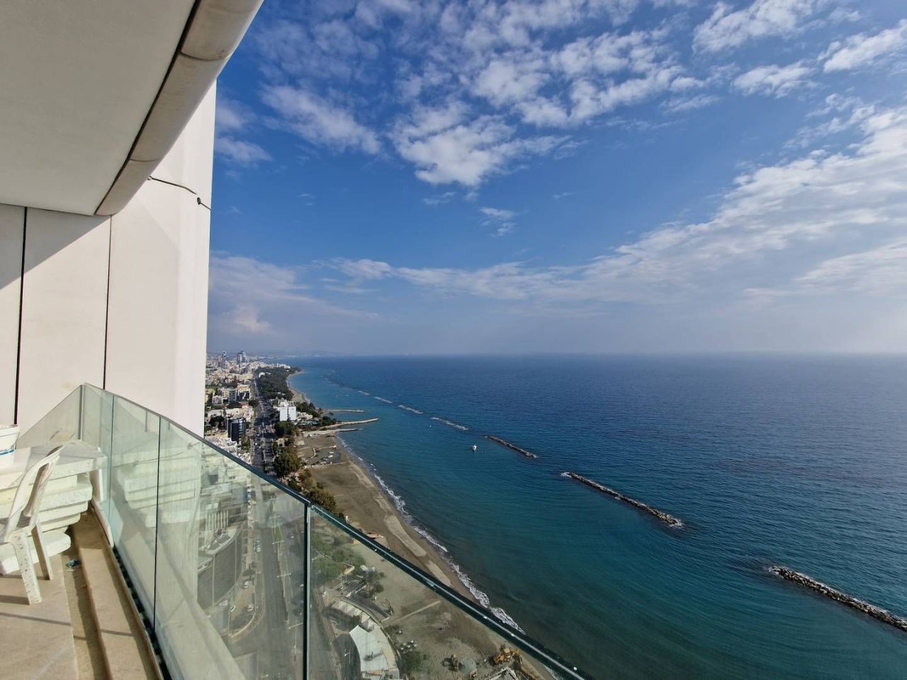 Flat in Limassol, Cyprus, 291 m² - picture 1