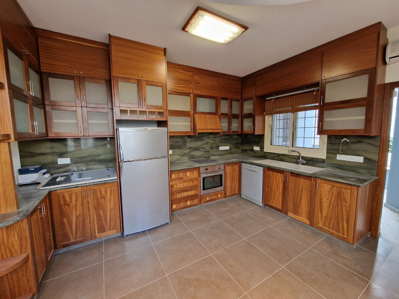 House in Agios Athanasios, Cyprus, 420 m² - picture 2