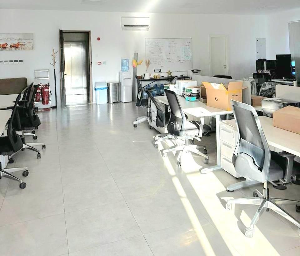 Office in Agios Athanasios, Cyprus, 350 m² - picture 3