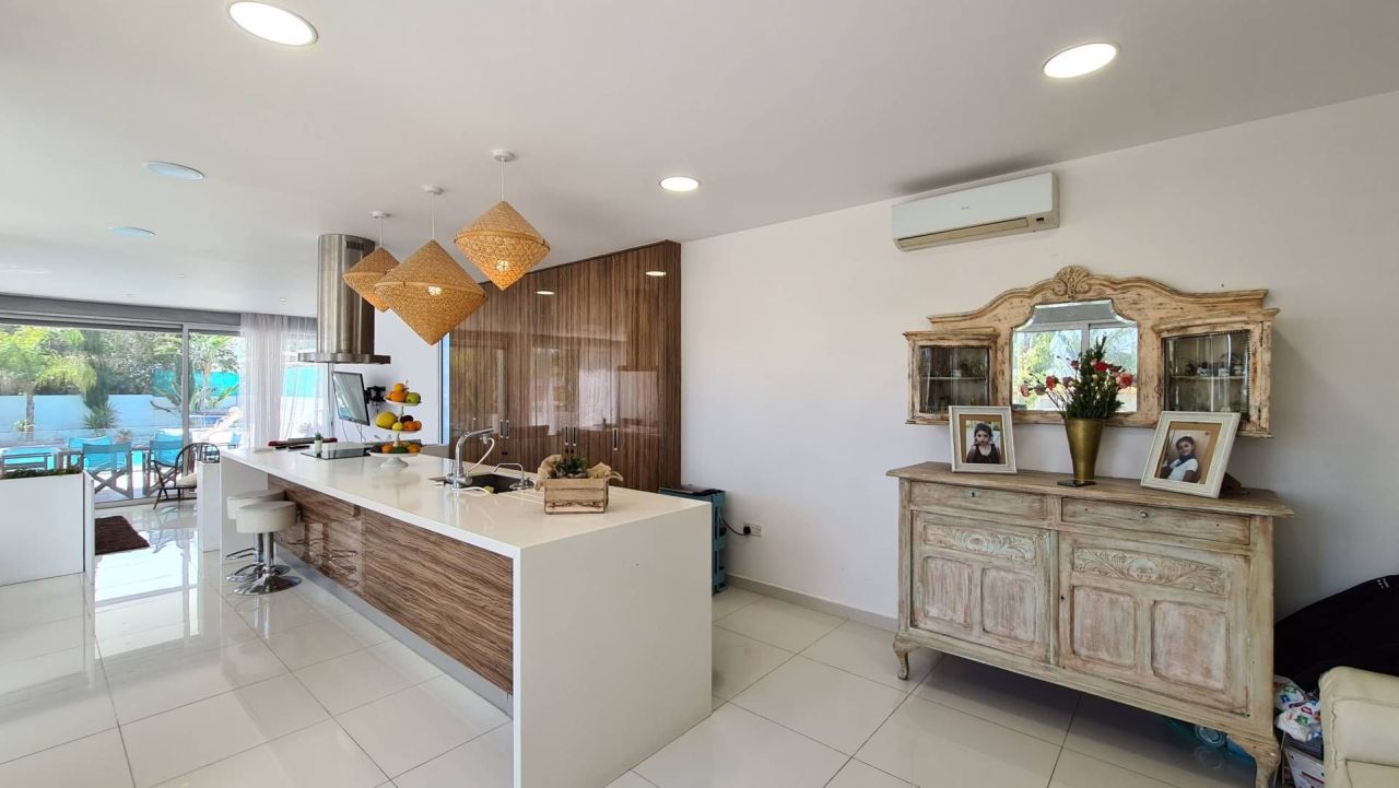 House in Ypsonas, Cyprus, 355 m² - picture 4