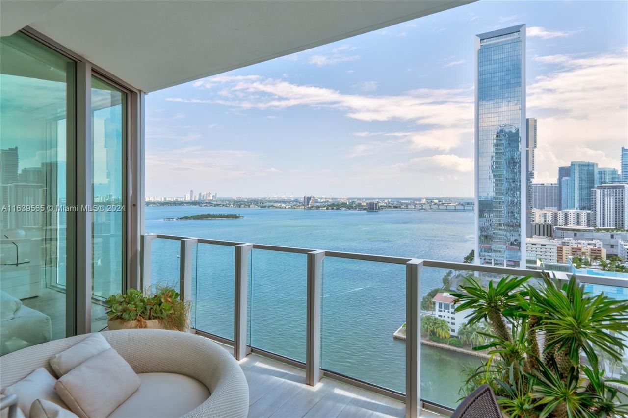 Flat in Miami, USA, 90 m² - picture 1