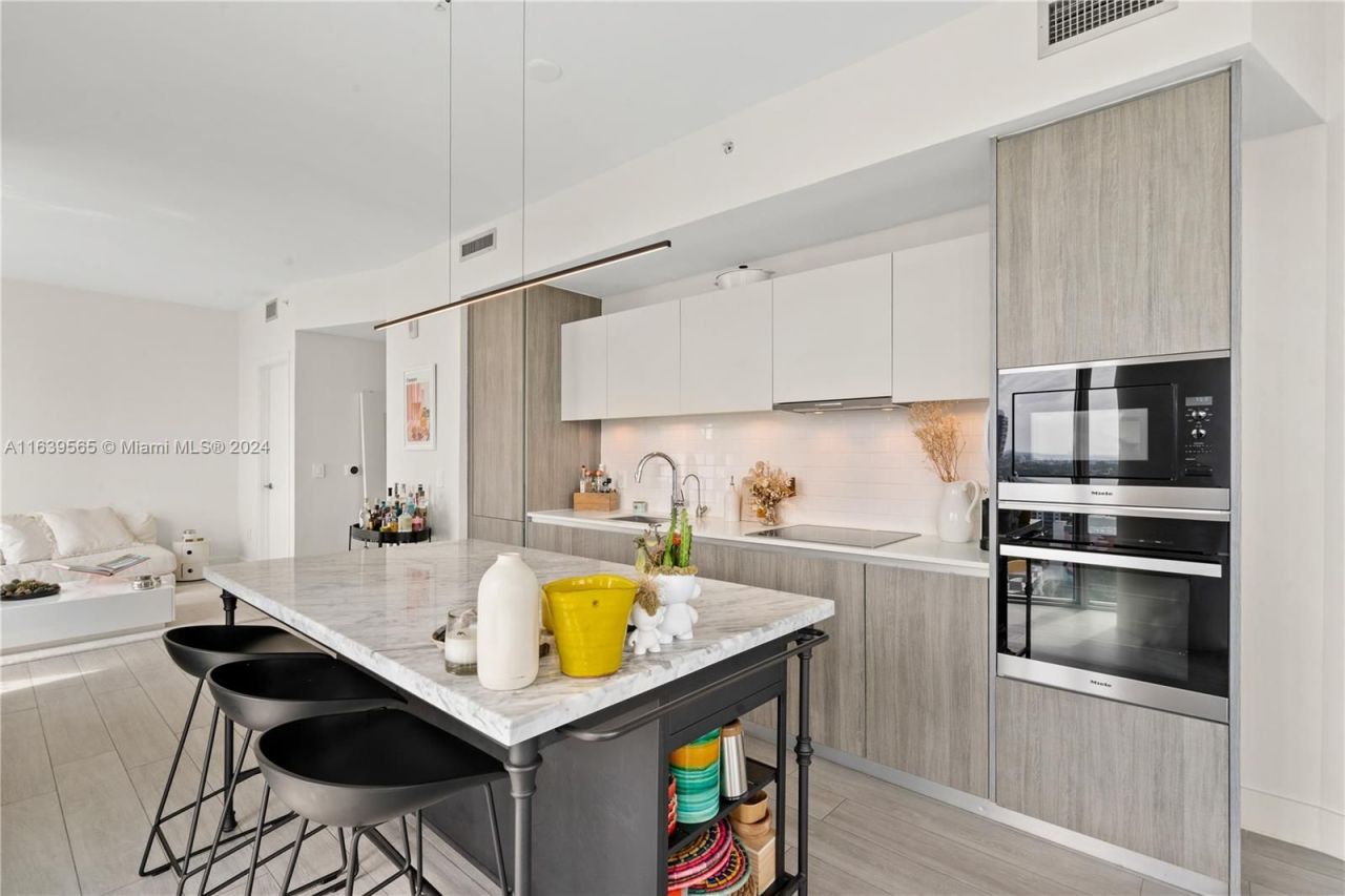 Flat in Miami, USA, 90 m² - picture 8