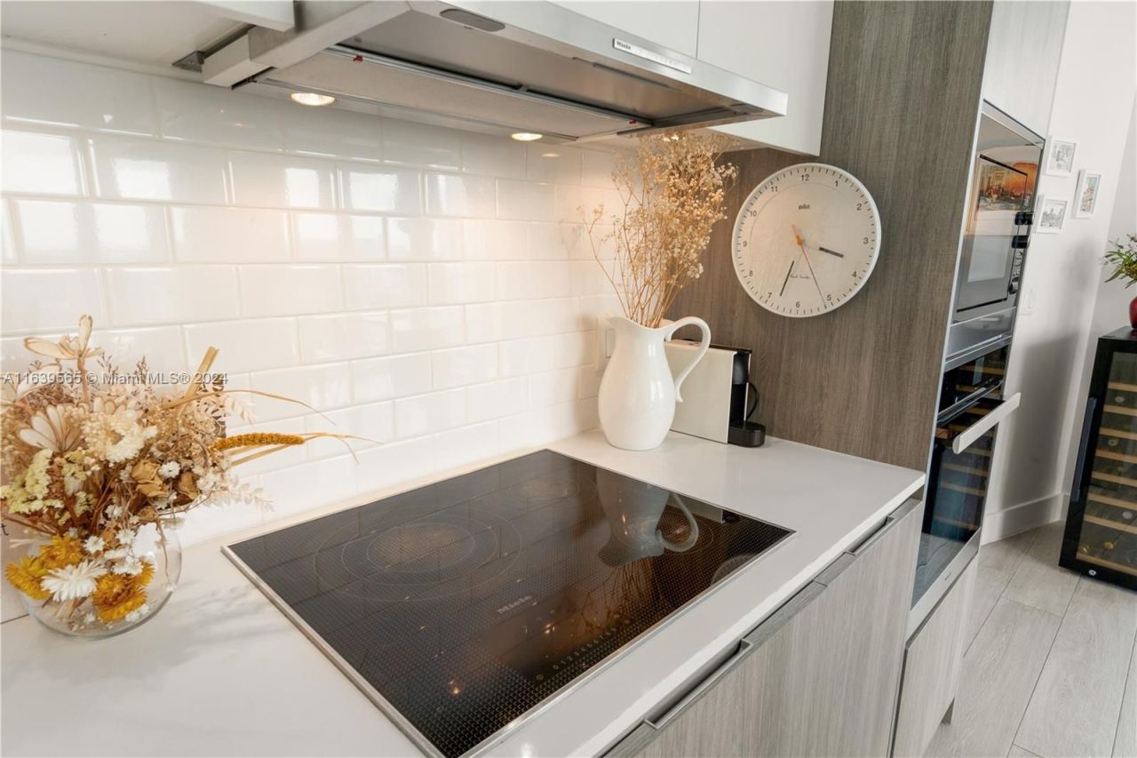 Flat in Miami, USA, 90 m² - picture 10