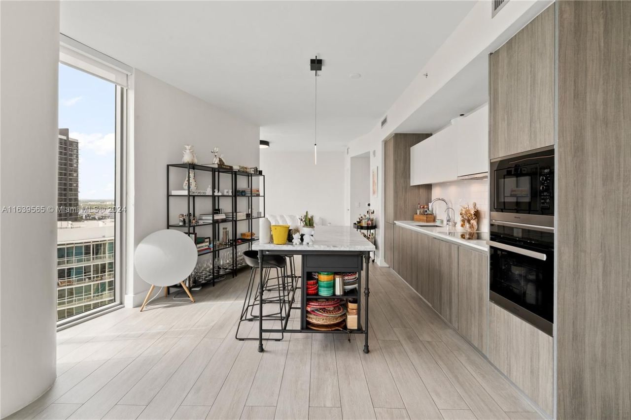 Flat in Miami, USA, 90 m² - picture 11