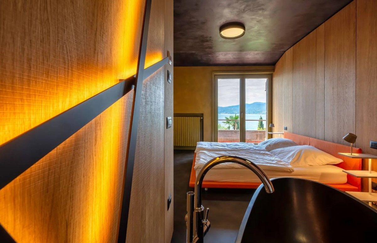 Villa à Torri del Benaco, Italie, 240 m² - image 7