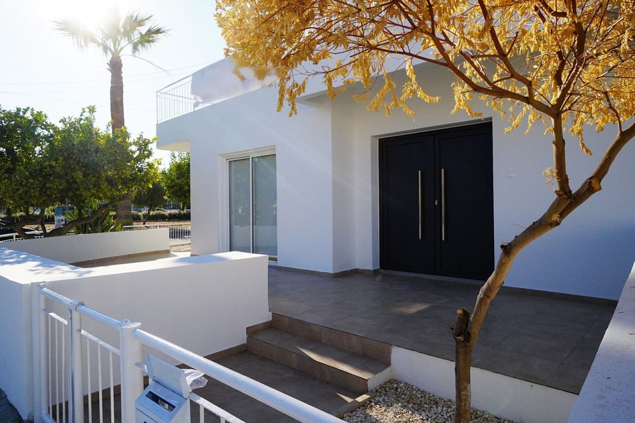 Villa in Larnaca, Cyprus, 194 m² - picture 1