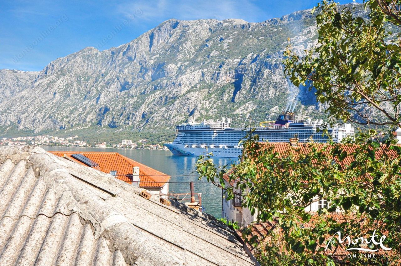 Maison à Kotor, Monténégro, 105 m² - image 1