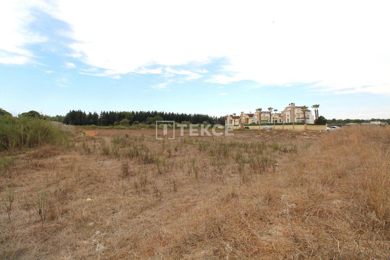 Land in Belek, Turkey, 889 m² - picture 1