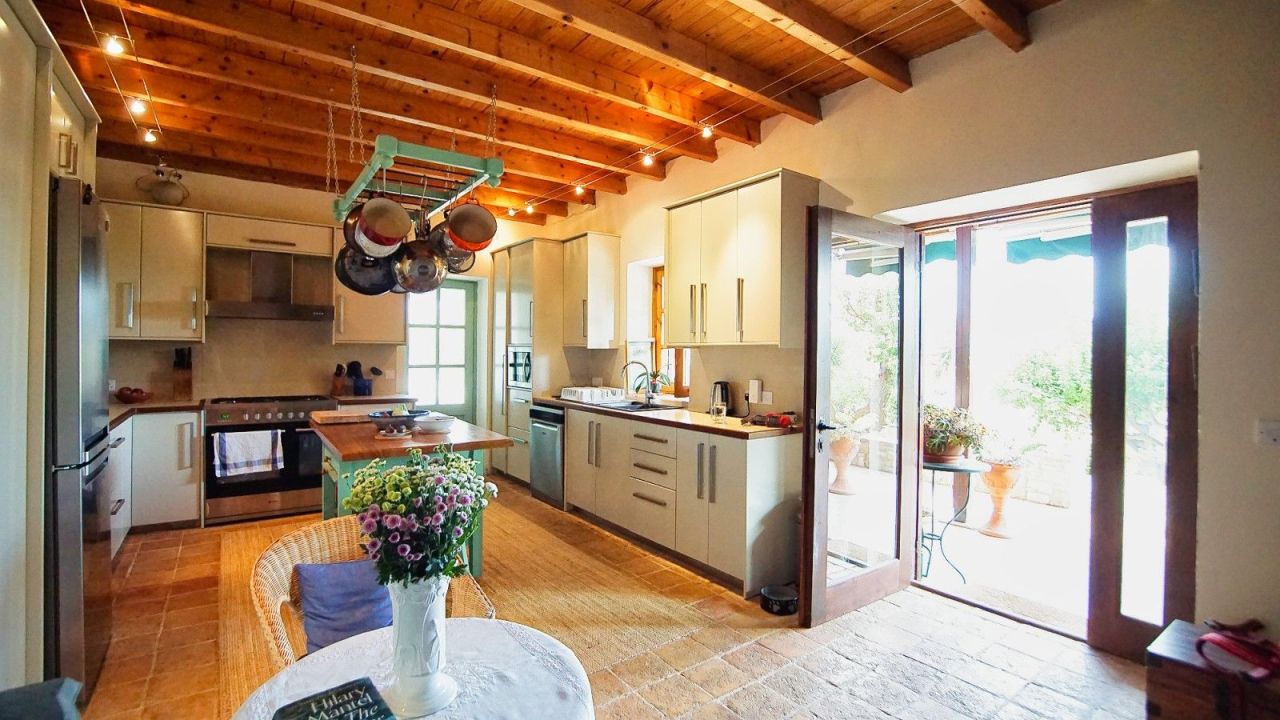 Villa in Limassol, Cyprus, 330 m² - picture 1