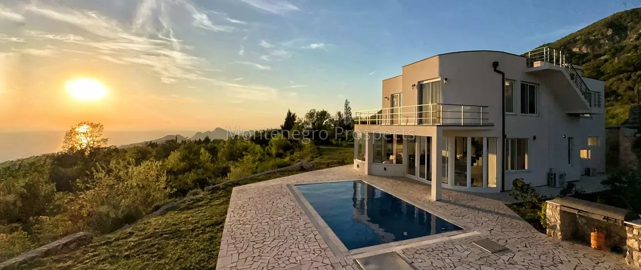 Villa en Dobra Voda, Montenegro, 300 m² - imagen 1