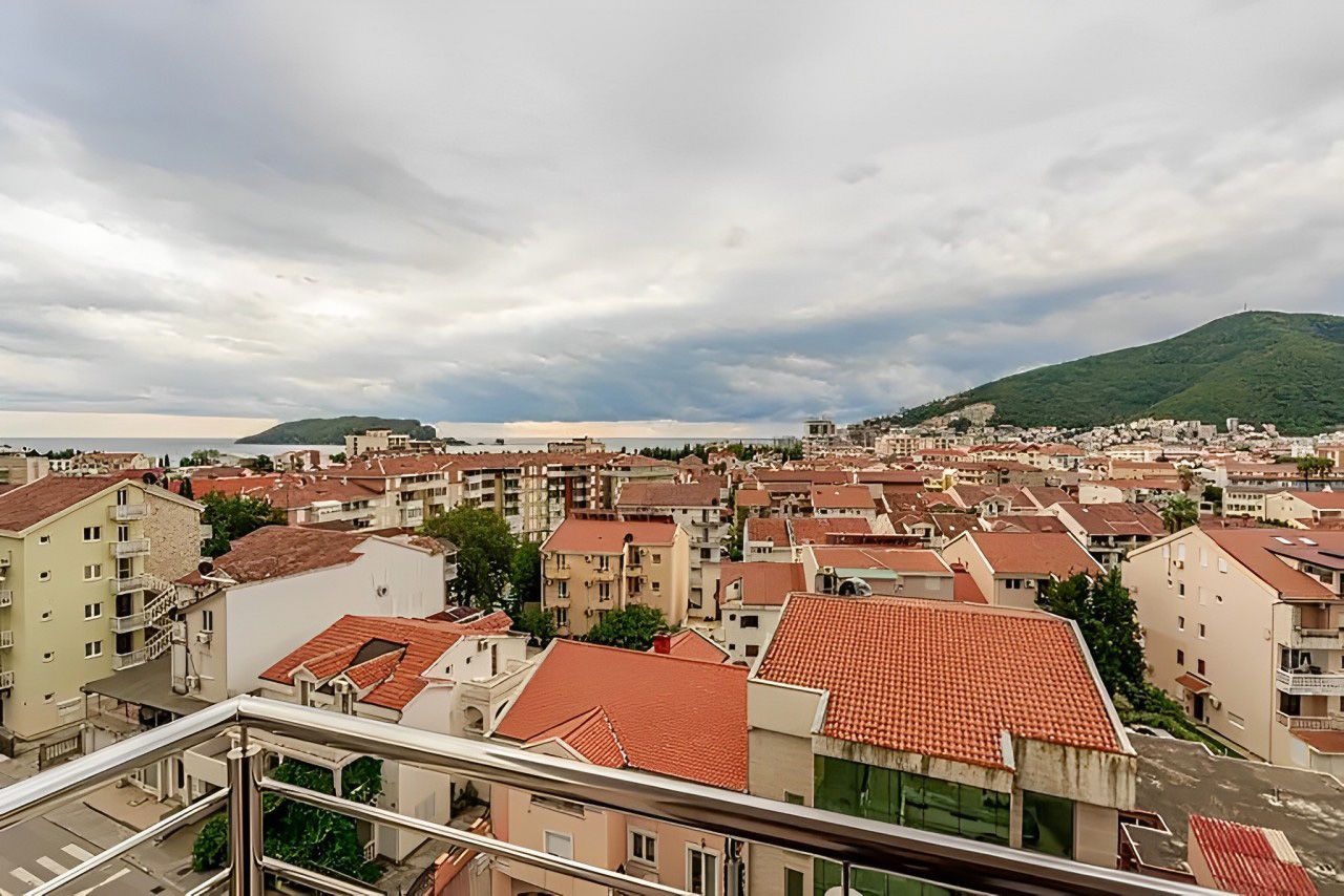 Piso en Budva, Montenegro, 98 m² - imagen 1