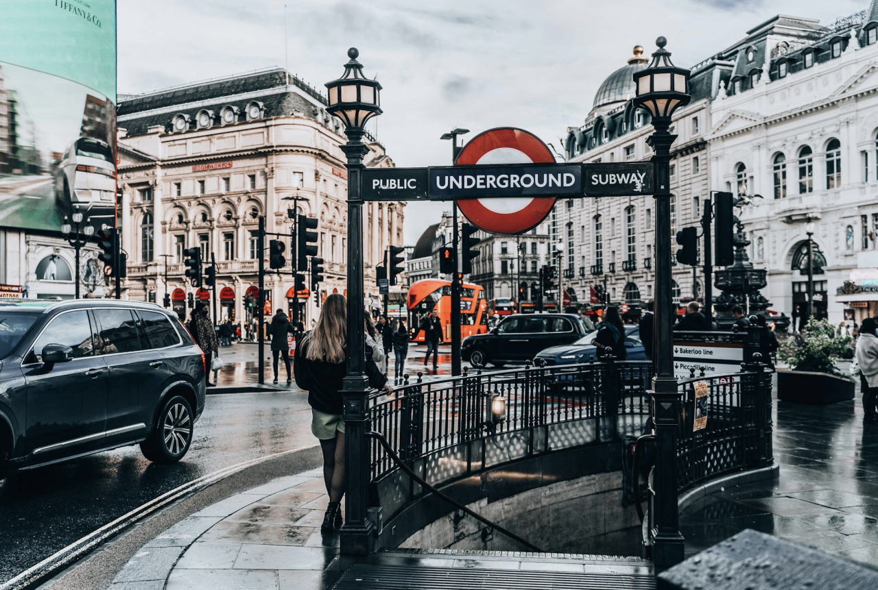 Hotel en Londres, Reino Unido, 10 000 m² - imagen 1