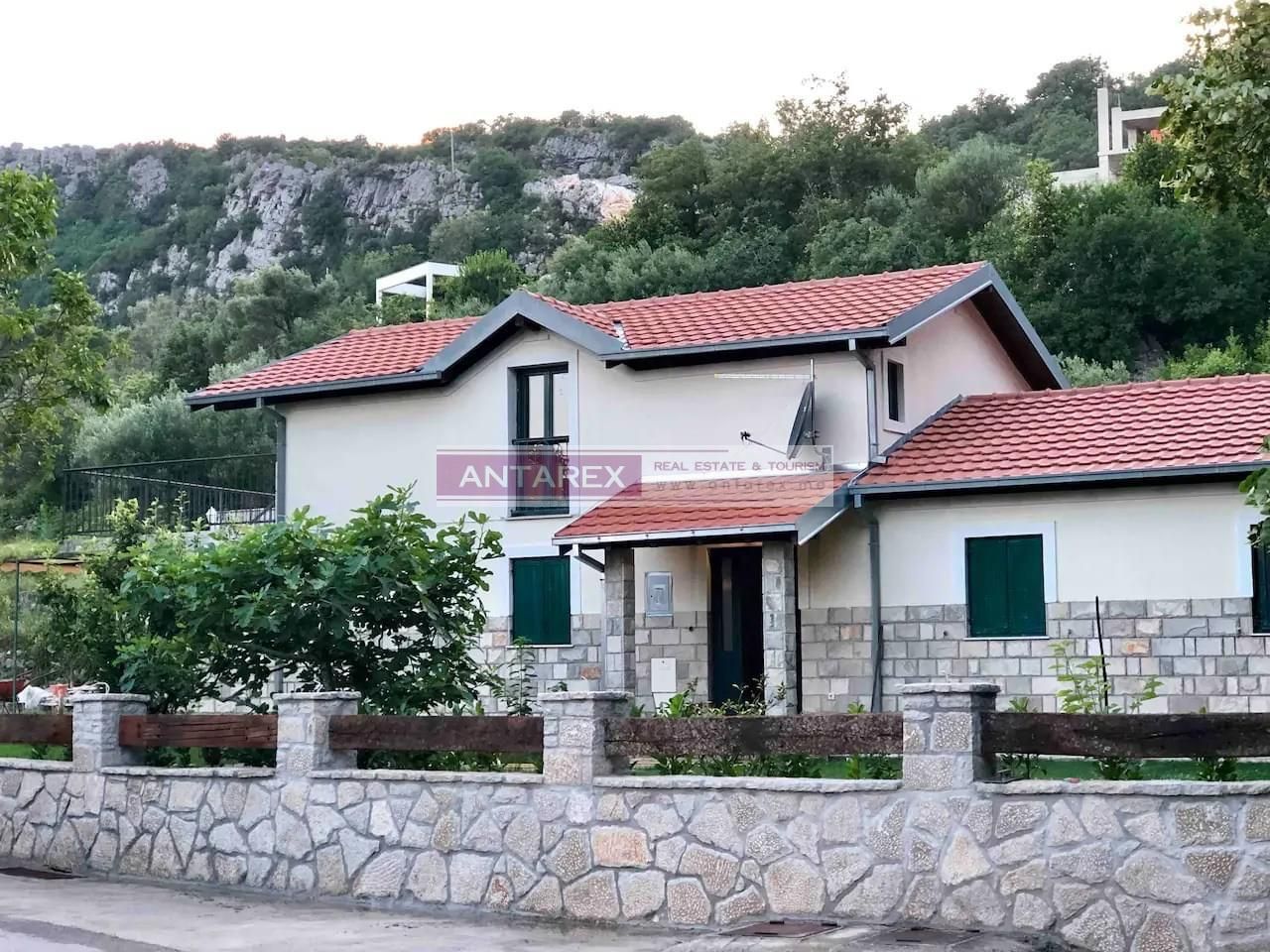 Villa à Herceg-Novi, Monténégro, 210 m² - image 1