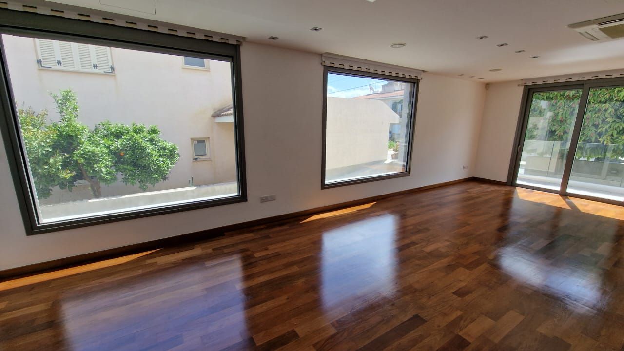 Haus in Strovolos, Zypern, 348 m² - Foto 1