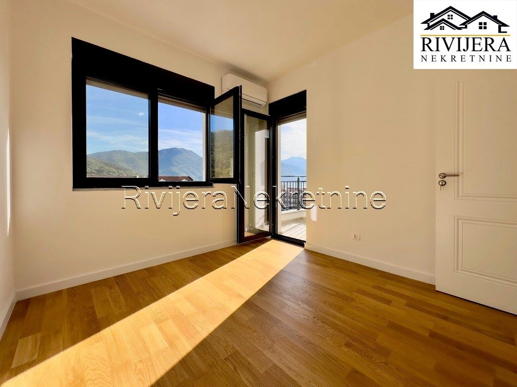 Piso en Herceg-Novi, Montenegro, 61 m² - imagen 1