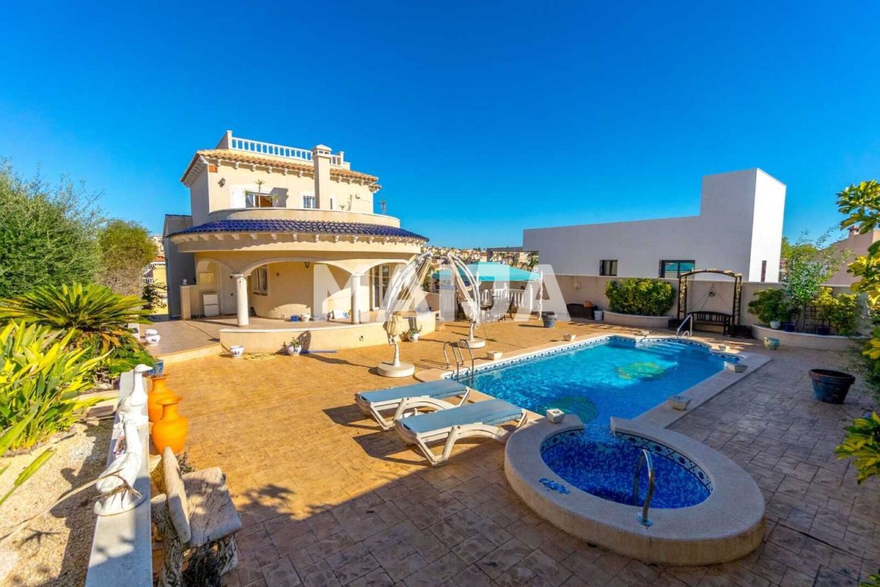 Maison à Orihuela Costa, Espagne, 246 m² - image 1