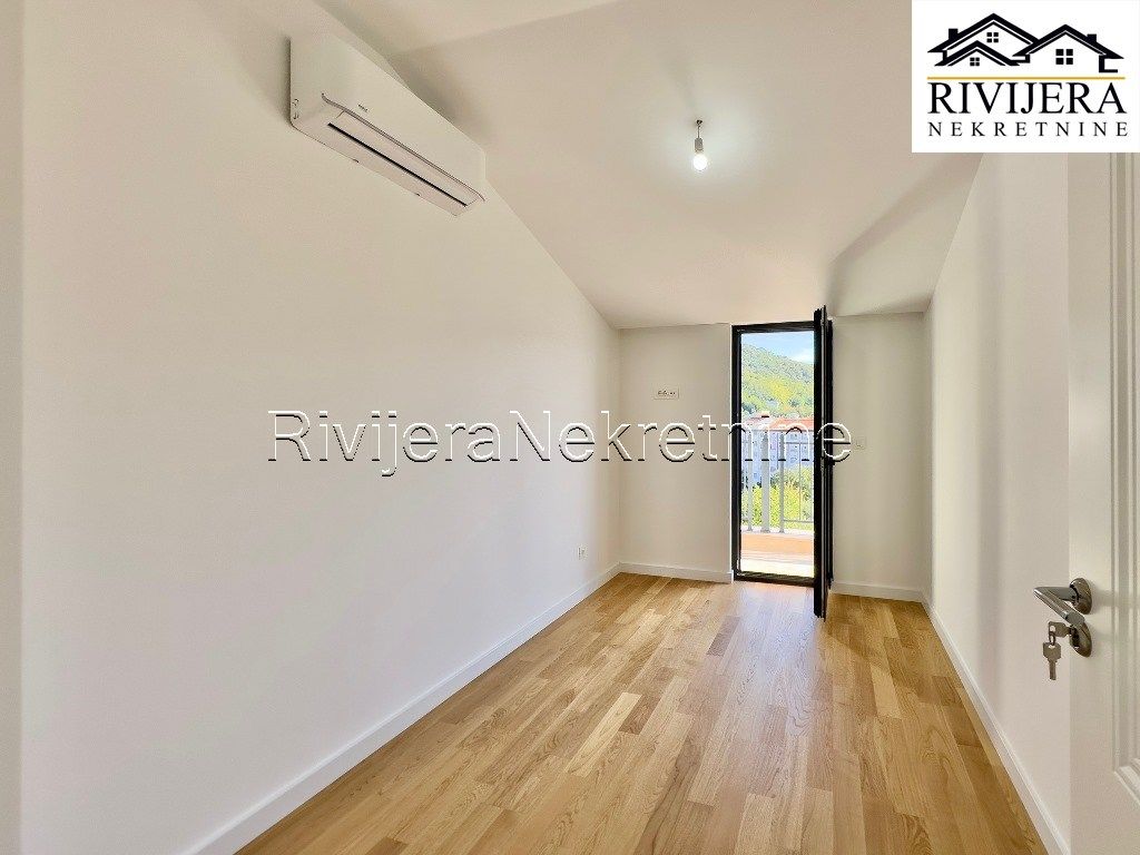 Flat in Herceg-Novi, Montenegro, 107 m² - picture 3