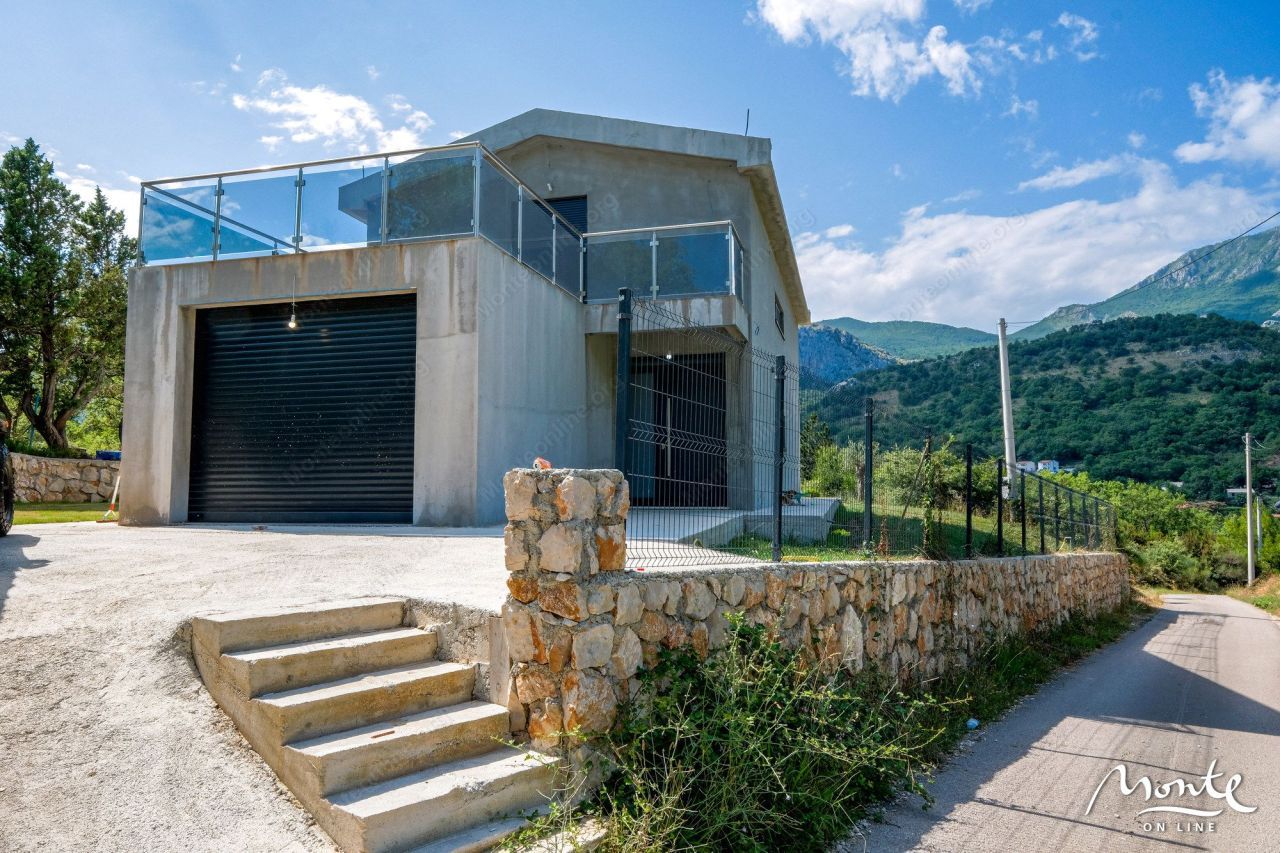 Casa en el Bar, Montenegro, 205 m² - imagen 1