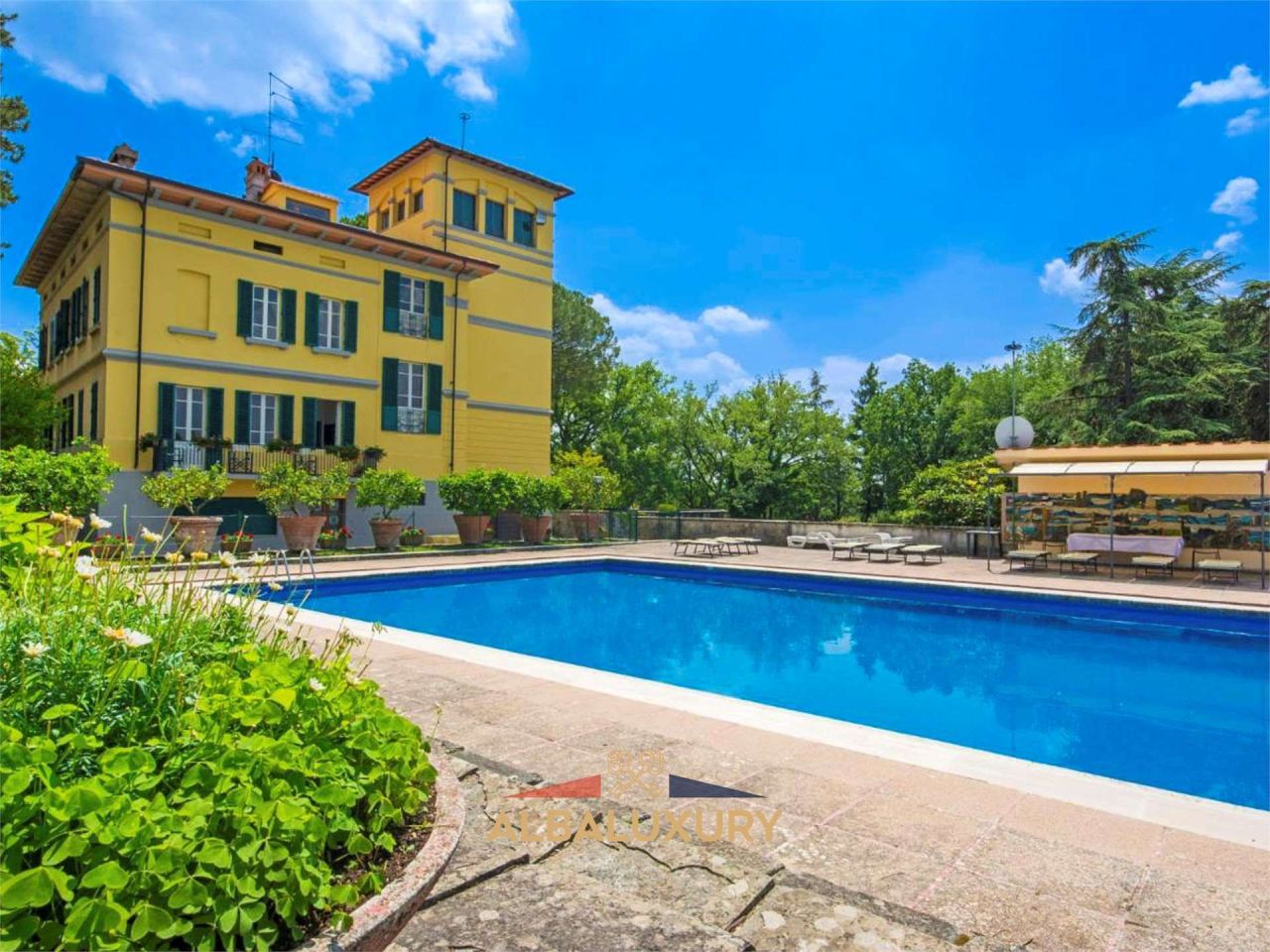 Villa in Arezzo, Italy, 800 m² - picture 1