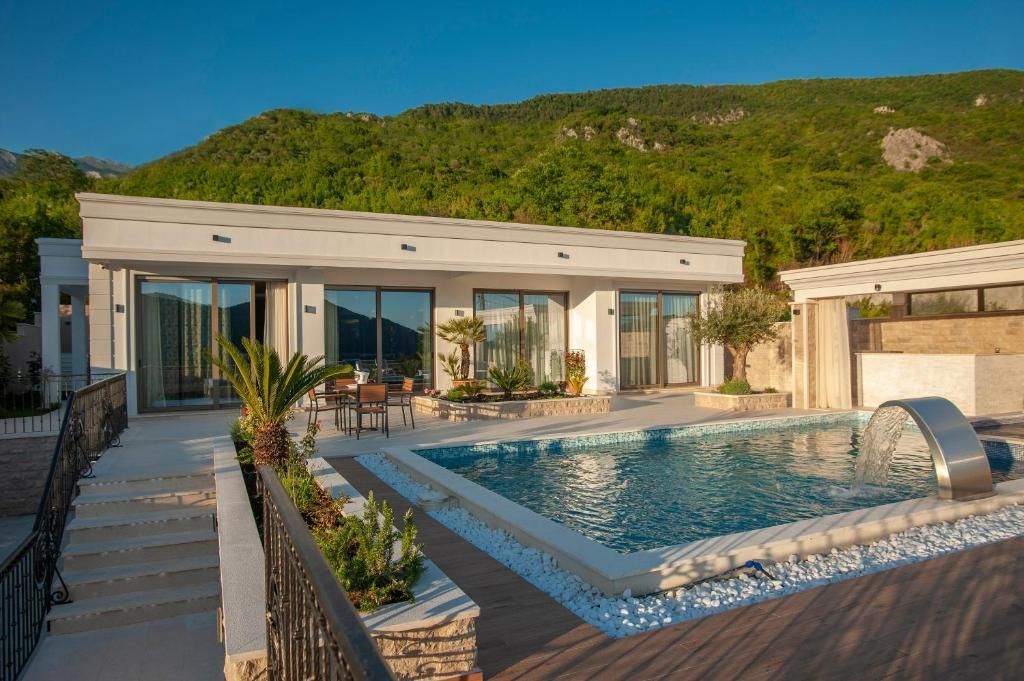 Villa in Budva, Montenegro, 180 m² - picture 1