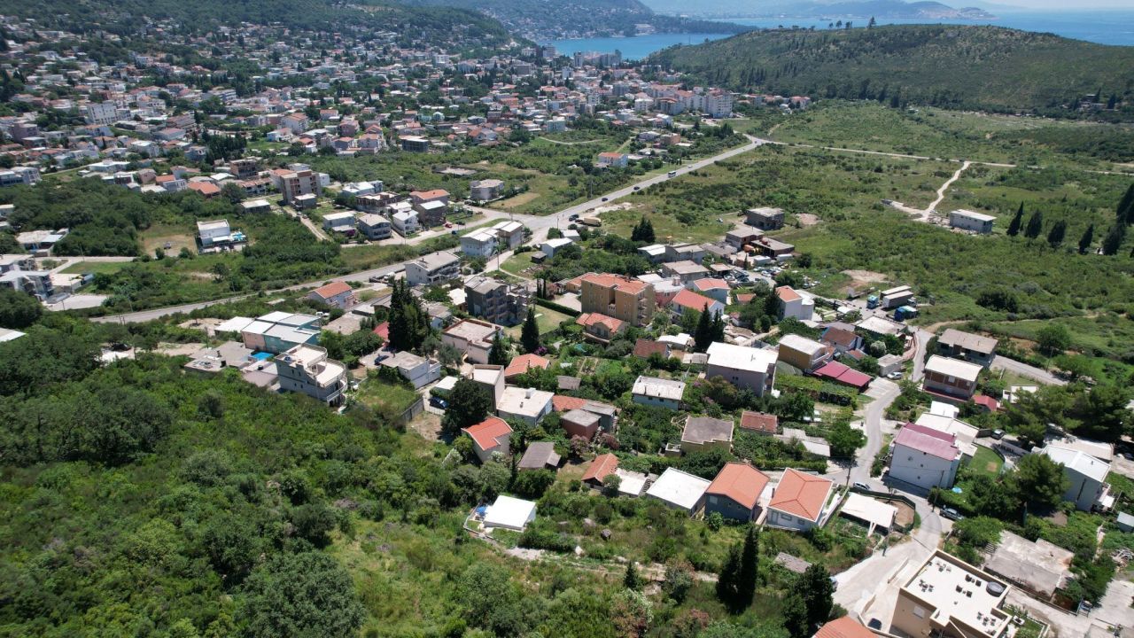 Terrain à Sutomore, Monténégro, 400 m² - image 1