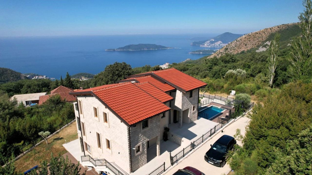 Villa en Budva, Montenegro, 440 m² - imagen 1