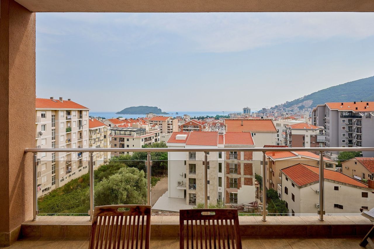 Apartamento en Budva, Montenegro, 88 m² - imagen 1