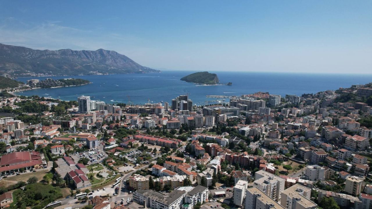 Terrain à Budva, Monténégro, 2 685 m² - image 1