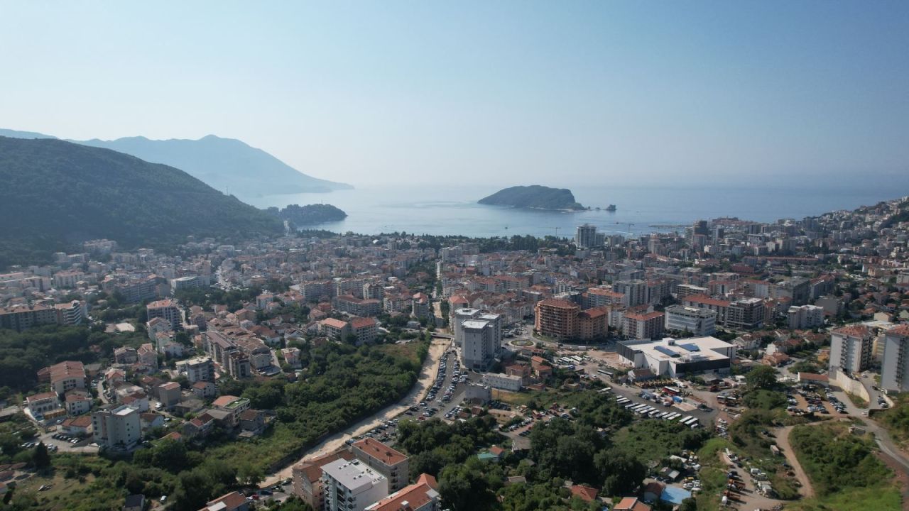 Terrain à Budva, Monténégro, 3 500 m² - image 1