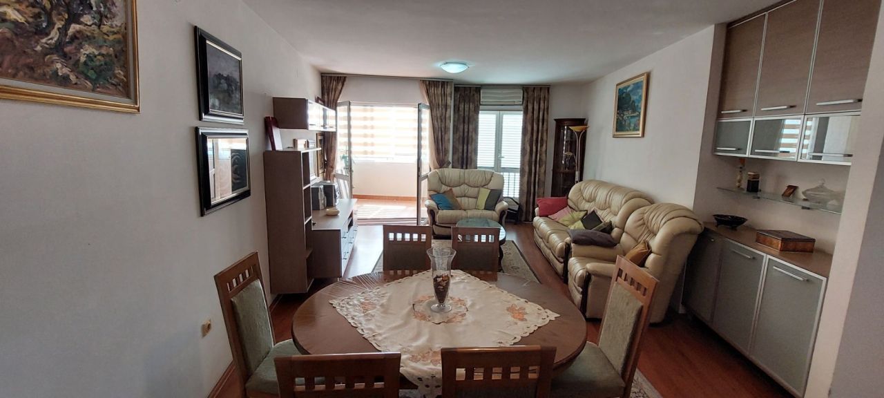 Apartamento en Budva, Montenegro, 100 m² - imagen 1