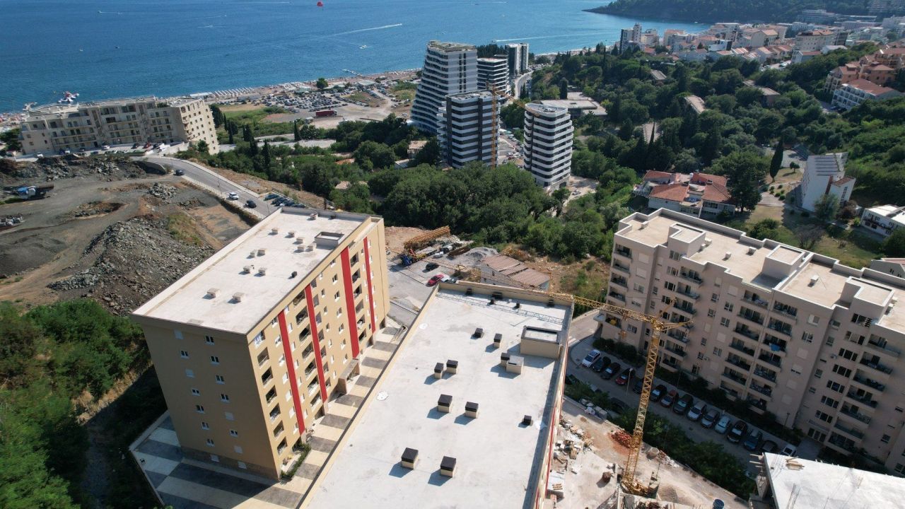 Apartamento en Becici, Montenegro, 44 m² - imagen 1