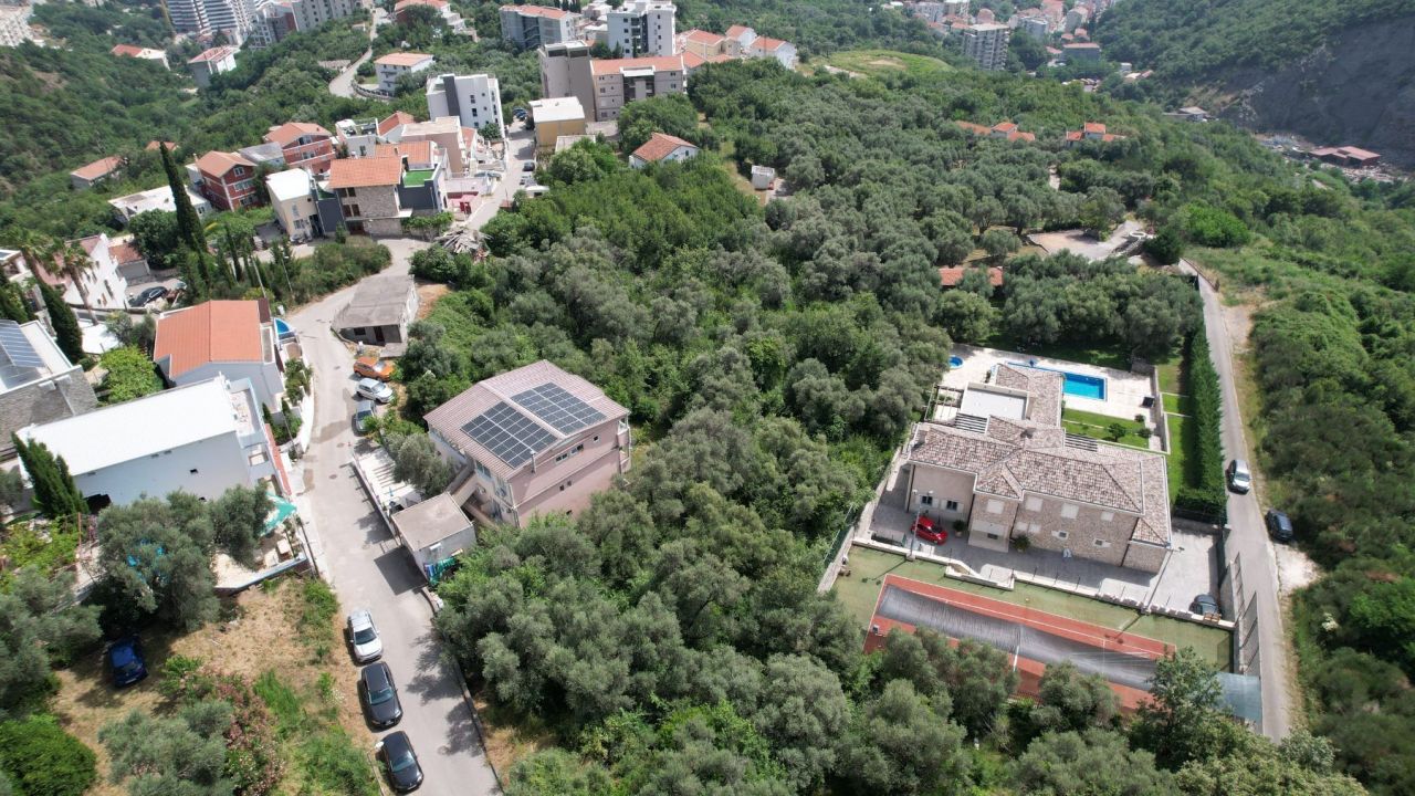 Terreno a Becici, Montenegro, 1 597 m2 - foto 3