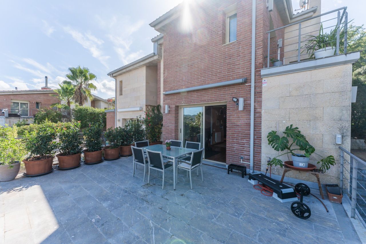 Villa en Vallromanes, España, 275 m² - imagen 2