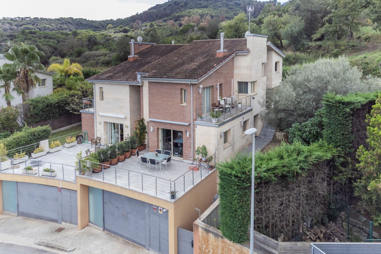 Villa en Vallromanes, España, 275 m² - imagen 4