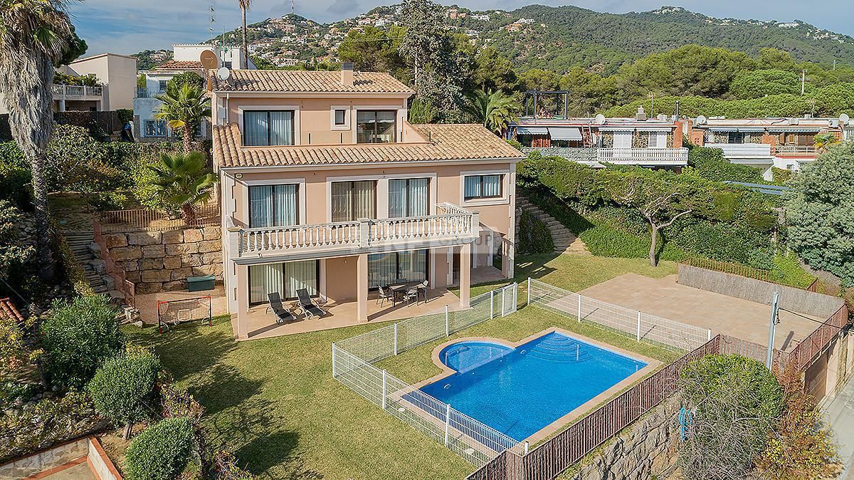 Villa à Lloret de Mar, Espagne, 440 m² - image 1