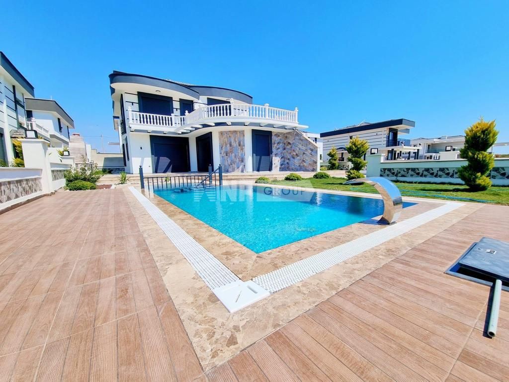 Villa in Izmir, Turkey, 240 m² - picture 1