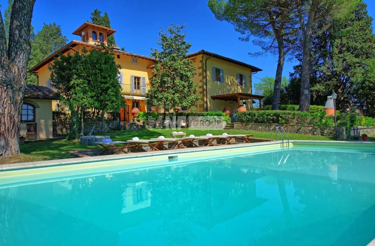 Villa in Florence, Italy, 599 m² - picture 1