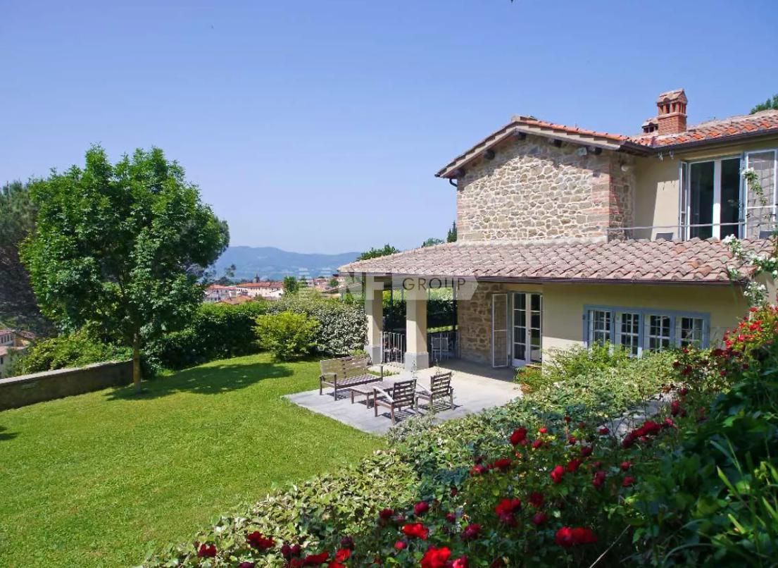 Villa in Florenz, Italien, 260 m² - Foto 1