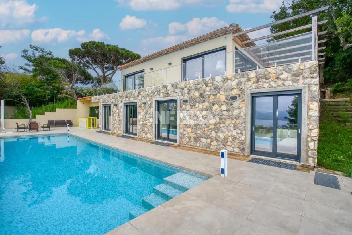 Villa à Sainte-Maxime, France, 230 m² - image 1