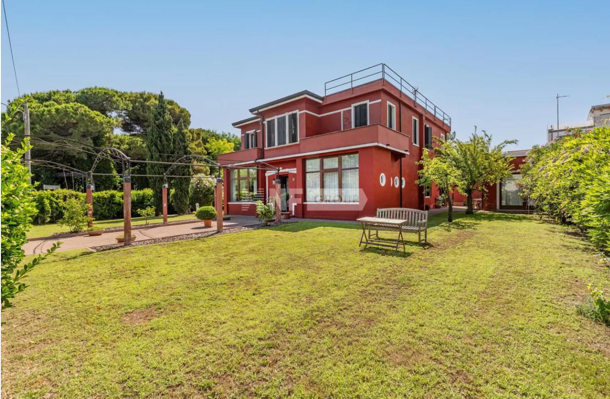 Villa à Venise, Italie, 300 m² - image 2
