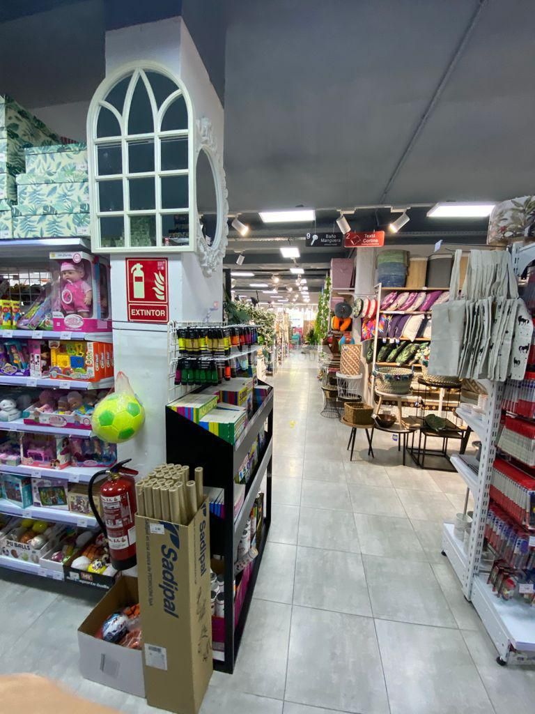 Commercial property in Barcelona, Spain, 635 m² - picture 3