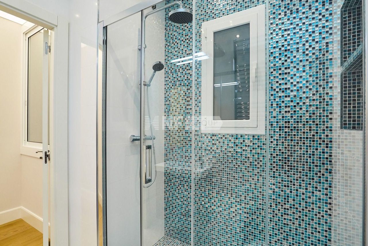 Flat in Barcelona, Spain, 115 m² - picture 10