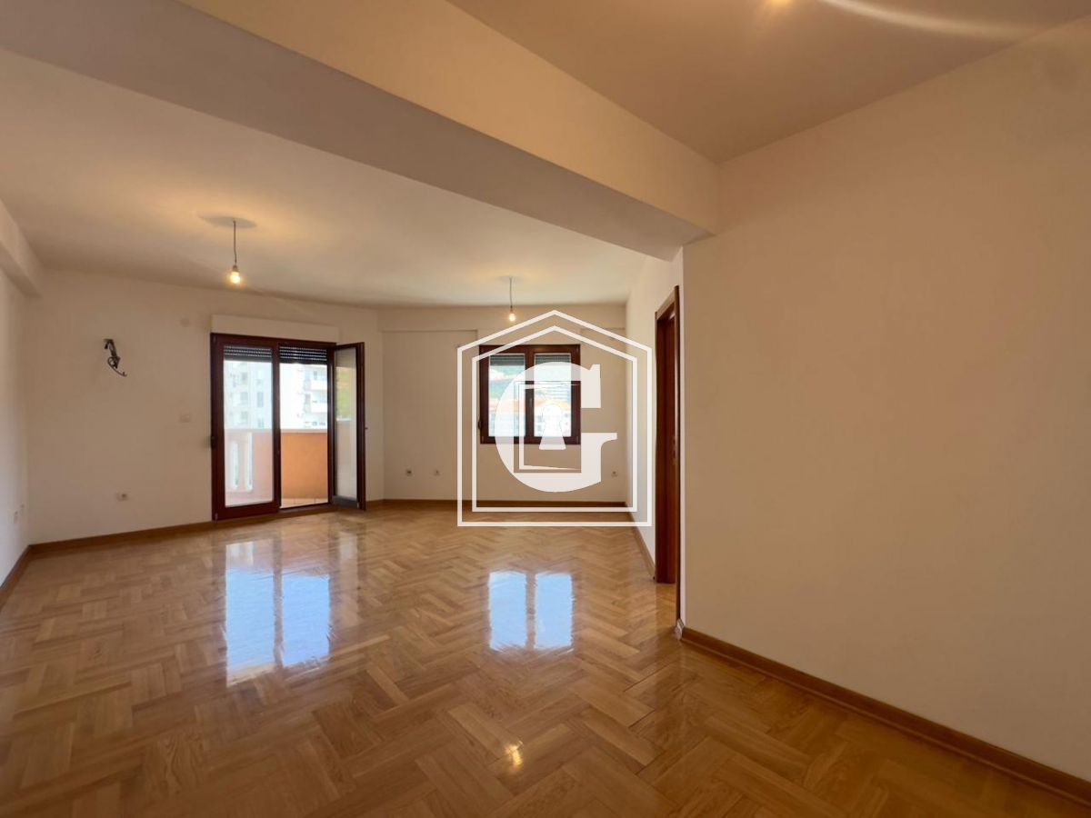 Apartamento en Budva, Montenegro, 72 m² - imagen 1