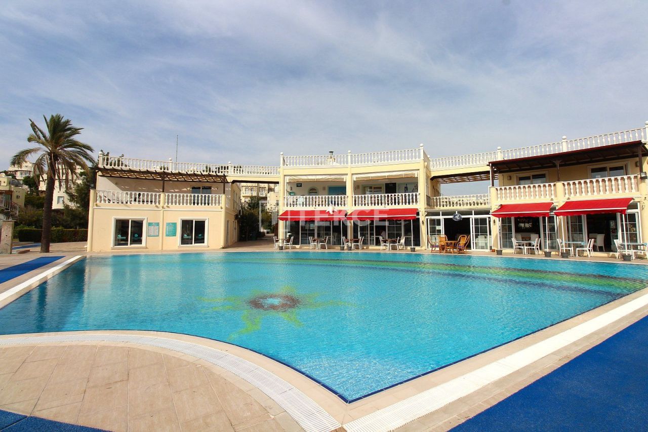 Penthouse in Milas, Turkey, 192 m² - picture 1