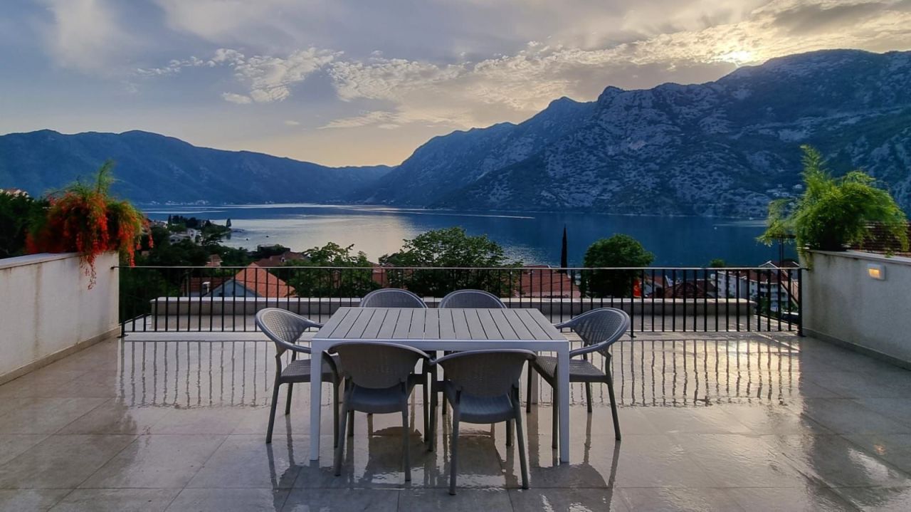 Villa in Risan, Montenegro, 140 m² - picture 1