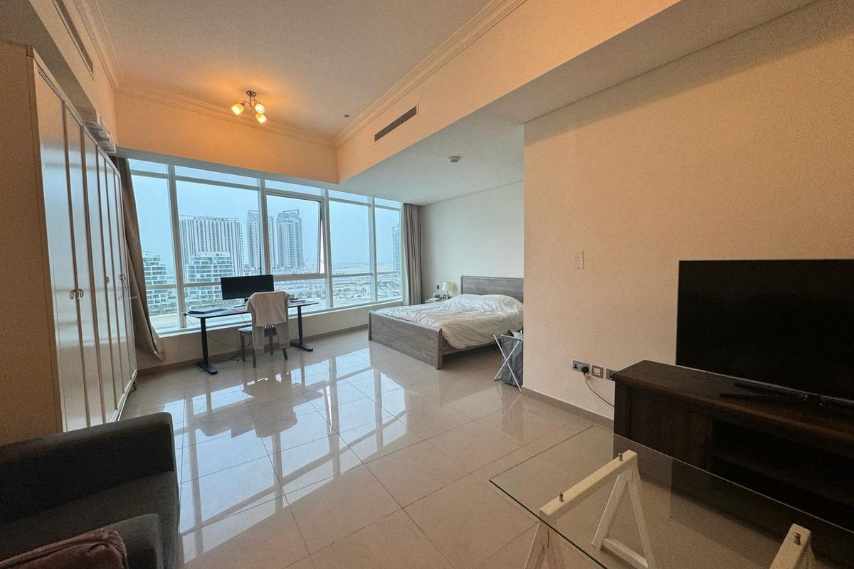 Flat in Abu Dhabi, UAE, 76 m² - picture 1