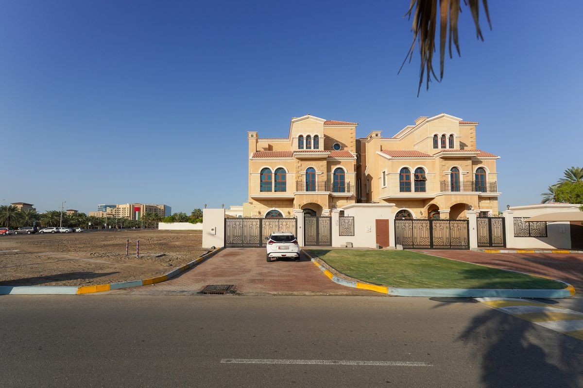 Villa en Abu Dabi, EAU, 500 m² - imagen 1