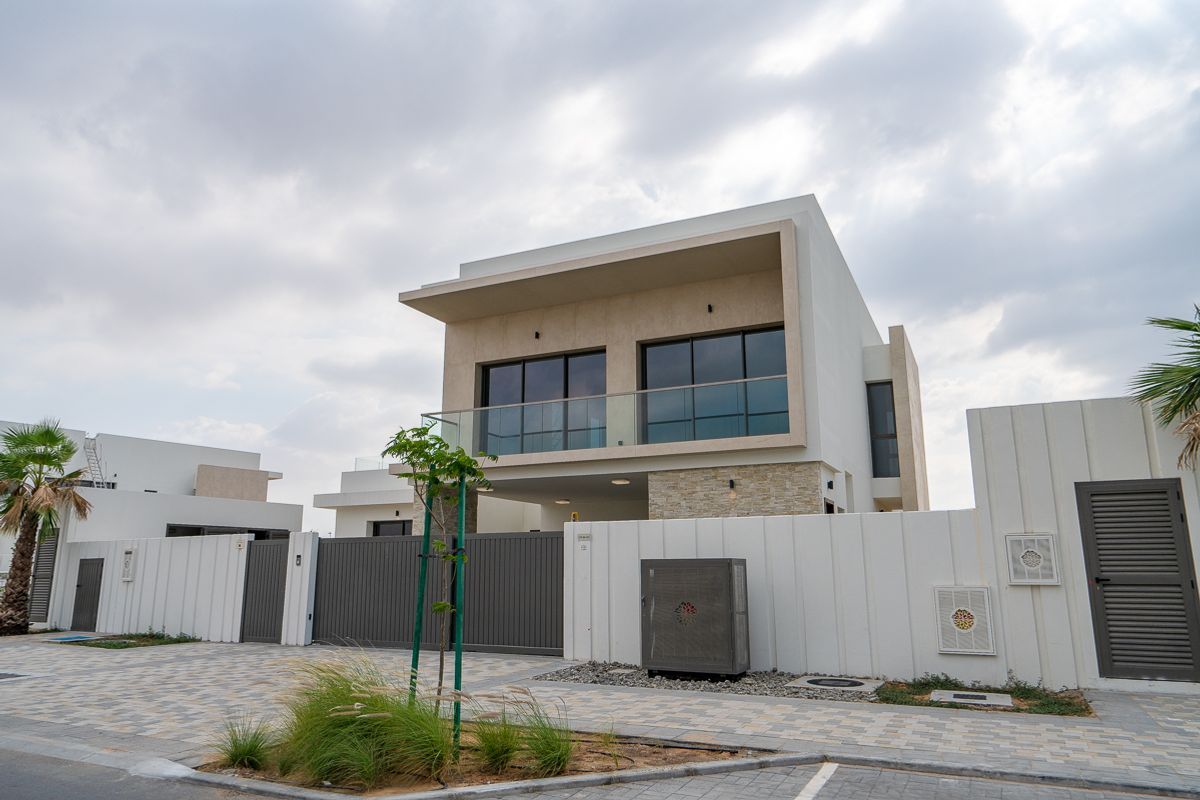 Villa in Abu Dhabi, UAE, 611 m² - picture 1