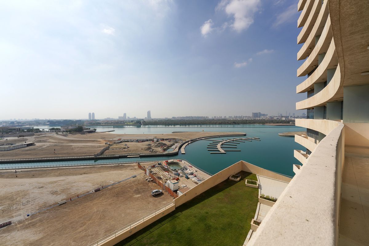 Flat in Abu Dhabi, UAE, 111 m² - picture 1