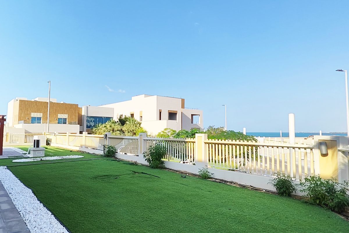 Villa in Abu Dhabi, VAE, 1 199 m² - Foto 1